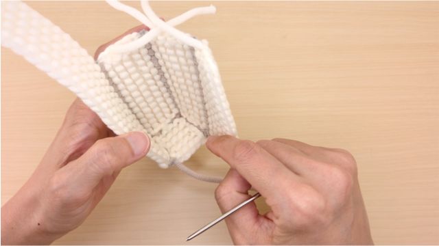 編みつけネットのリップケース｜パーツを組み立てる